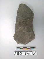 藏品(小型斜刃打製石斧)的圖片